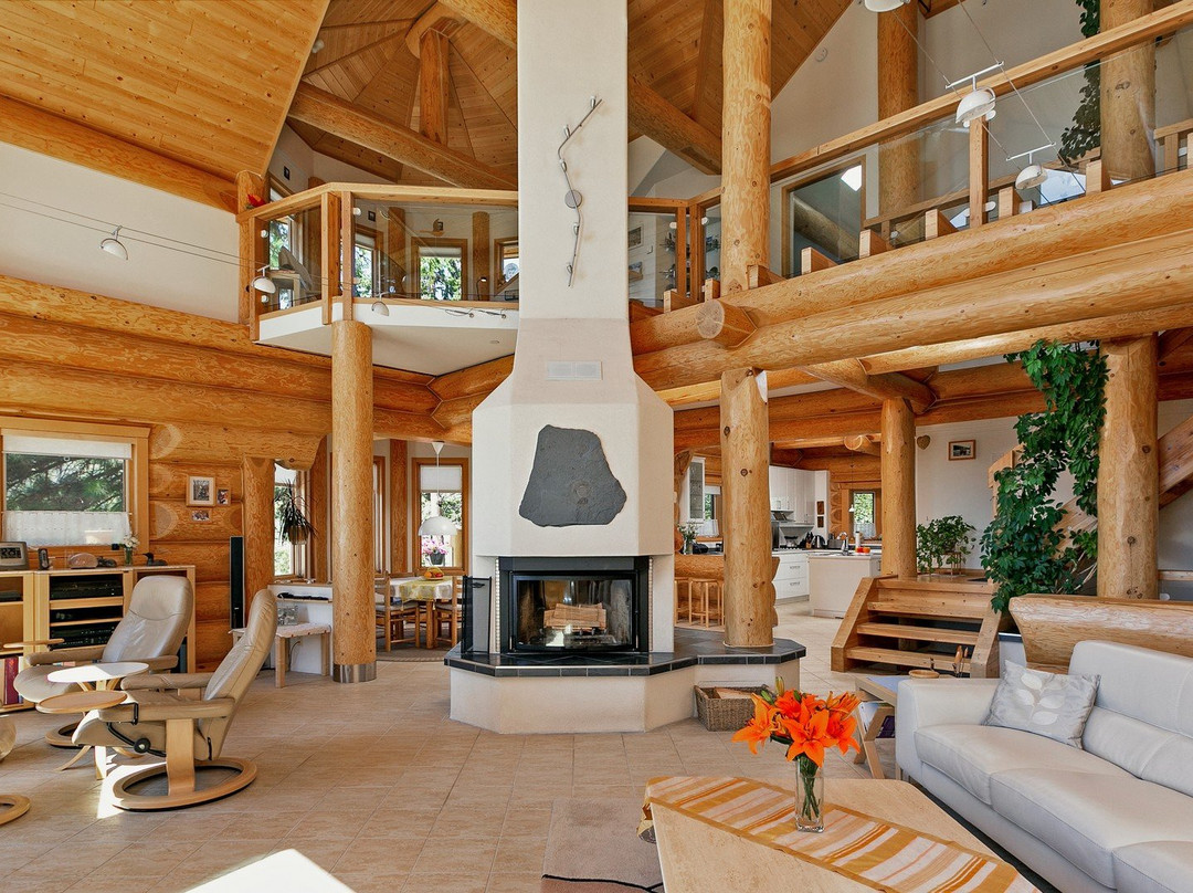 Log Home Bed & Breakfast主图