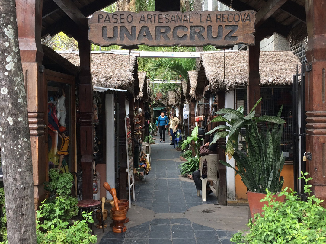 Paseo Artesanal La Recova-圣克鲁斯省必去景点