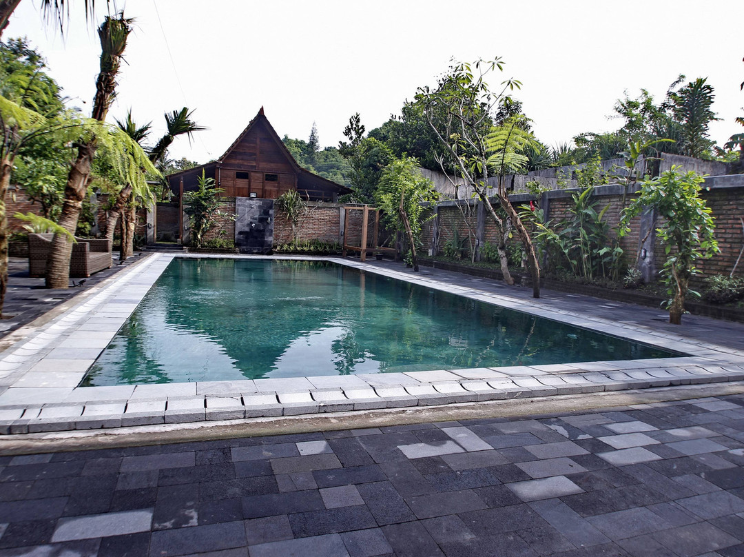 Tirto Raharjo Ethnic Wooden House Homestay