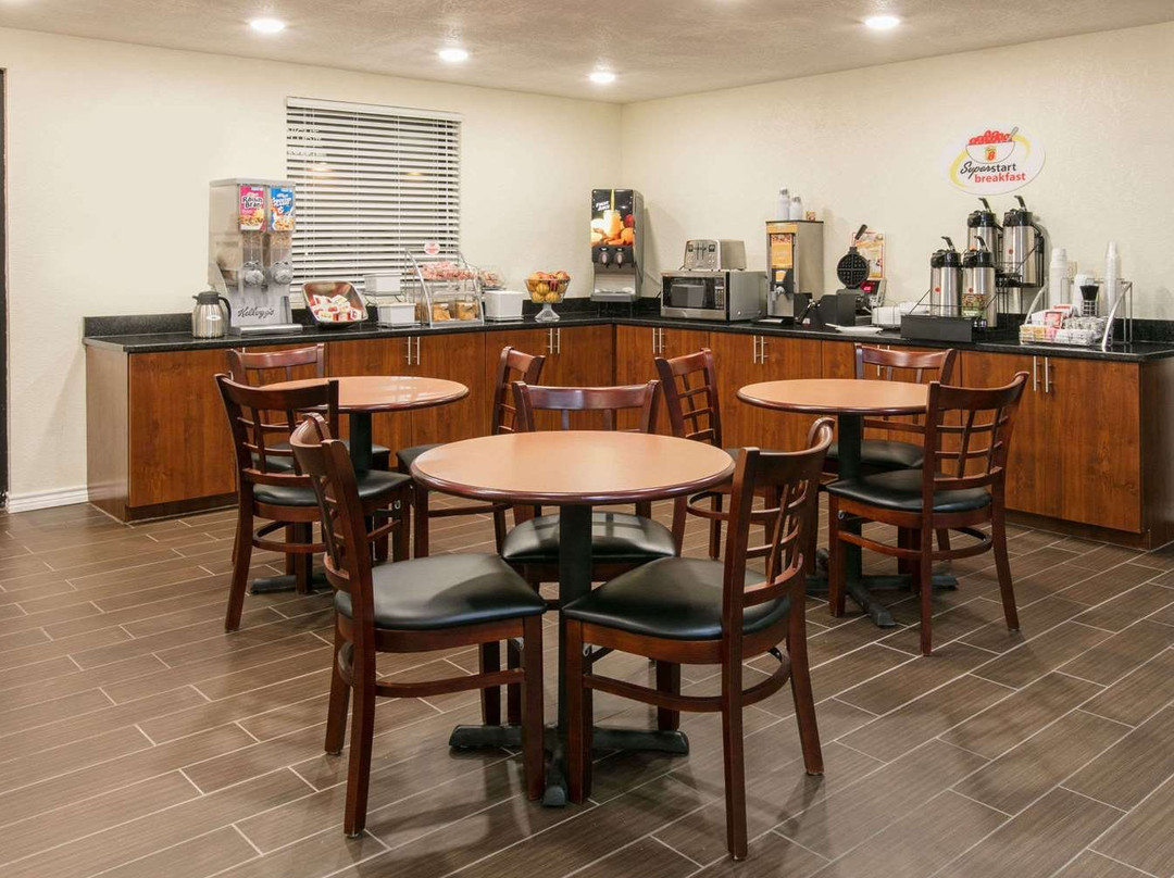 Super 8 By Wyndham Duncan主图