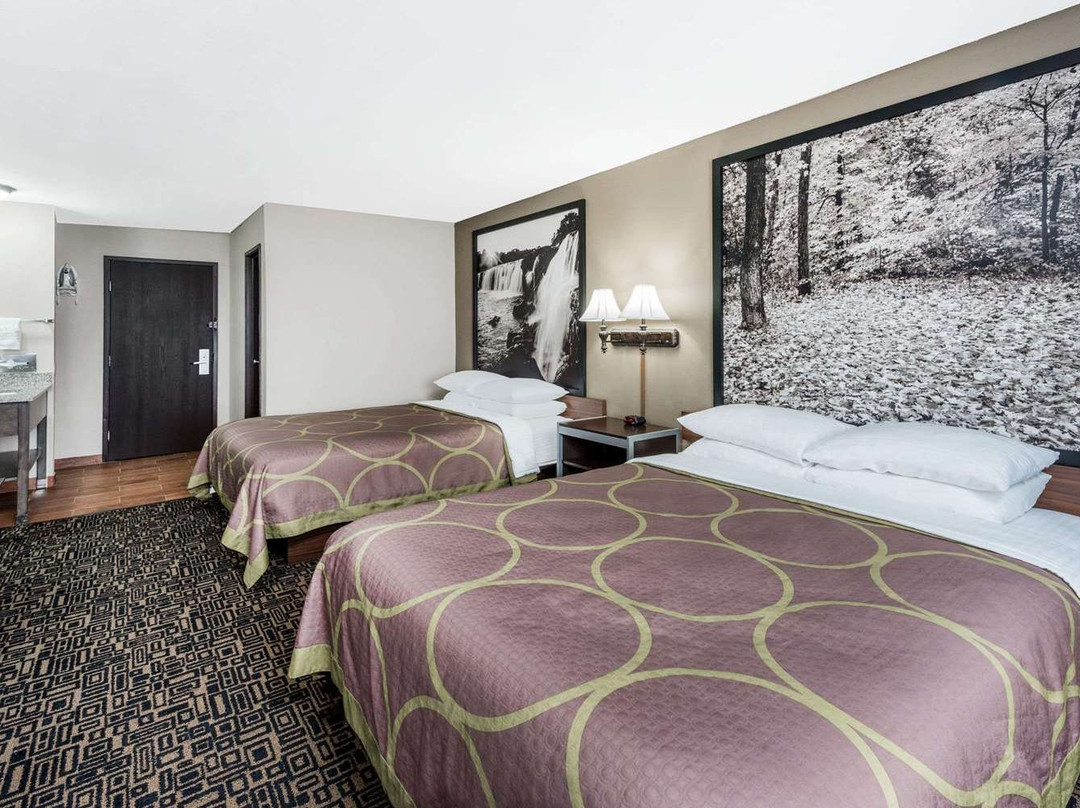 Super 8 by Wyndham Warrensburg主图