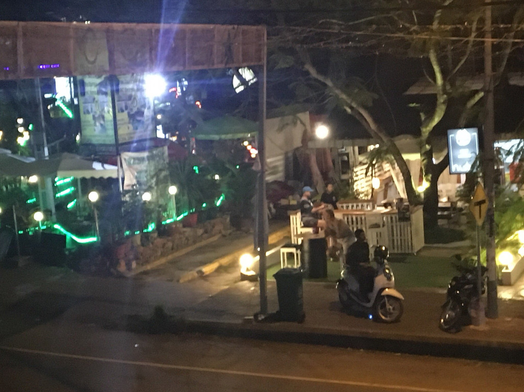 Stevie C's Sports Bar-西哈努克必去景点