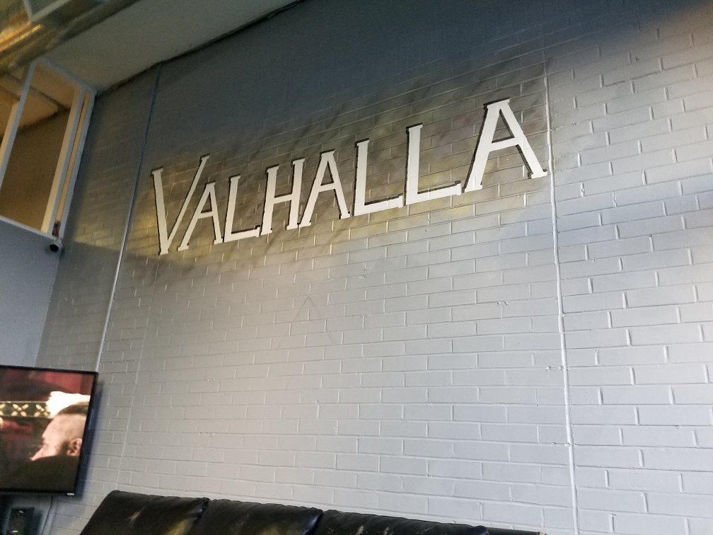 Valhalla Indoor Axe Throwing景点图片