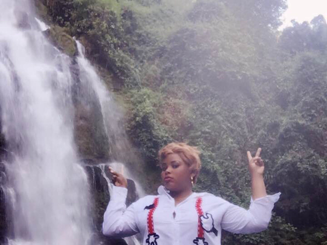 Ndoro Waterfall景点图片