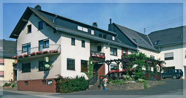 Rheinbollen酒店住宿-Gasthaus-Pension zum Felsenkeller