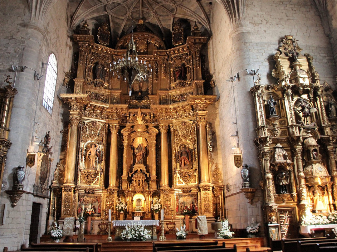 Puente la Reina旅游景点-Iglesia de Santiago