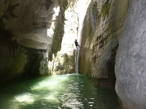 Canyon-Azur-Escalade-法国里维埃拉-蔚蓝海岸必去景点