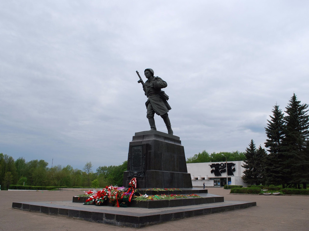 Statue of Aleksandr Matrosov景点图片