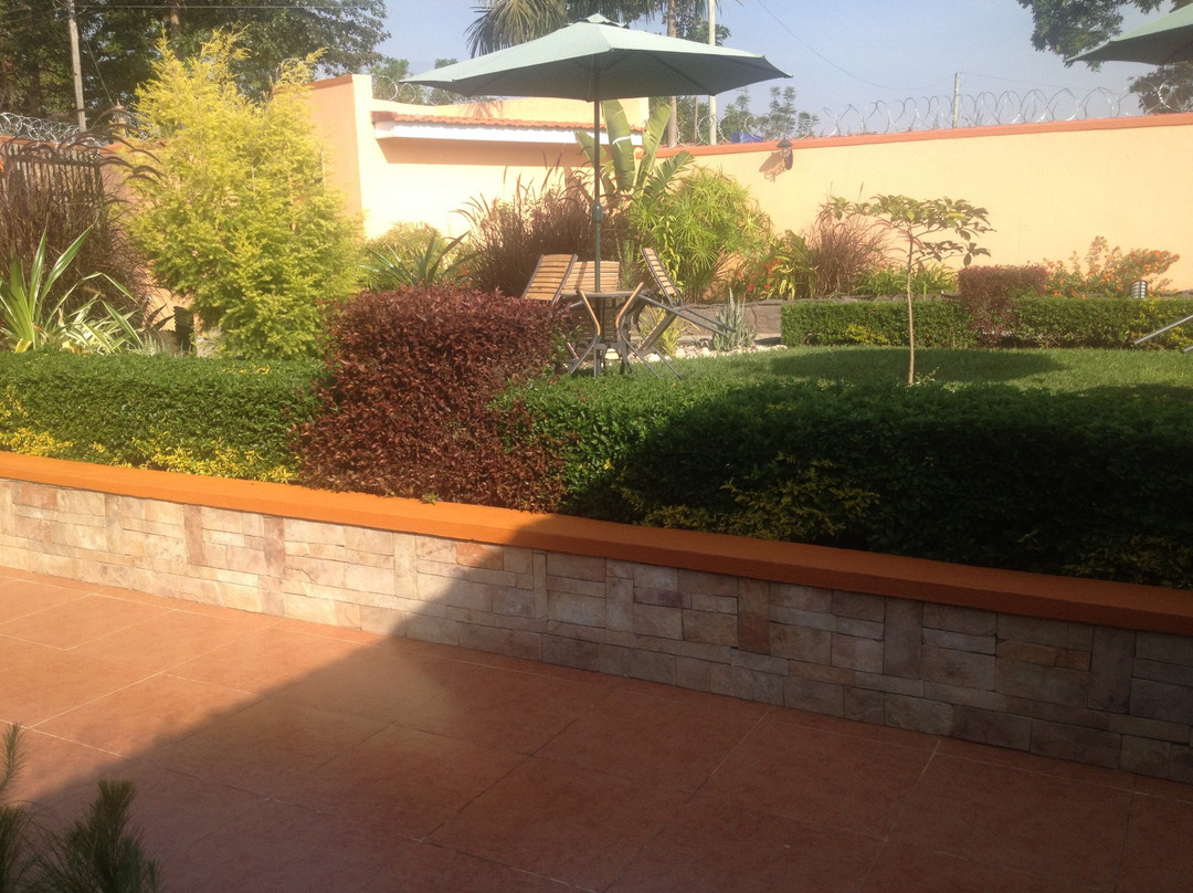 Golden Courts Hotel主图