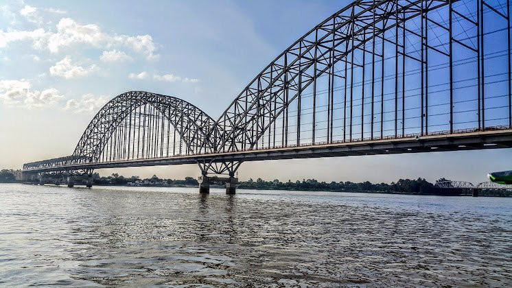Irrawaddy Bridge景点图片