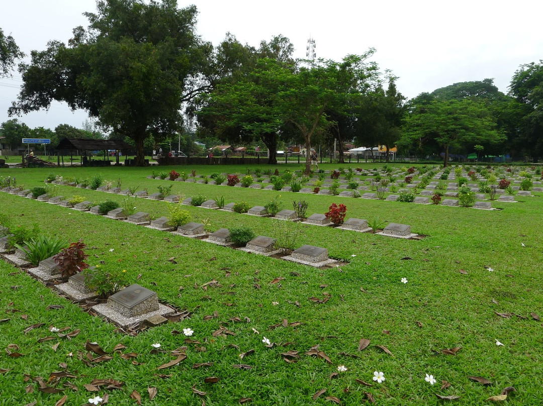 Thanbyuzayat War Cemetery景点图片