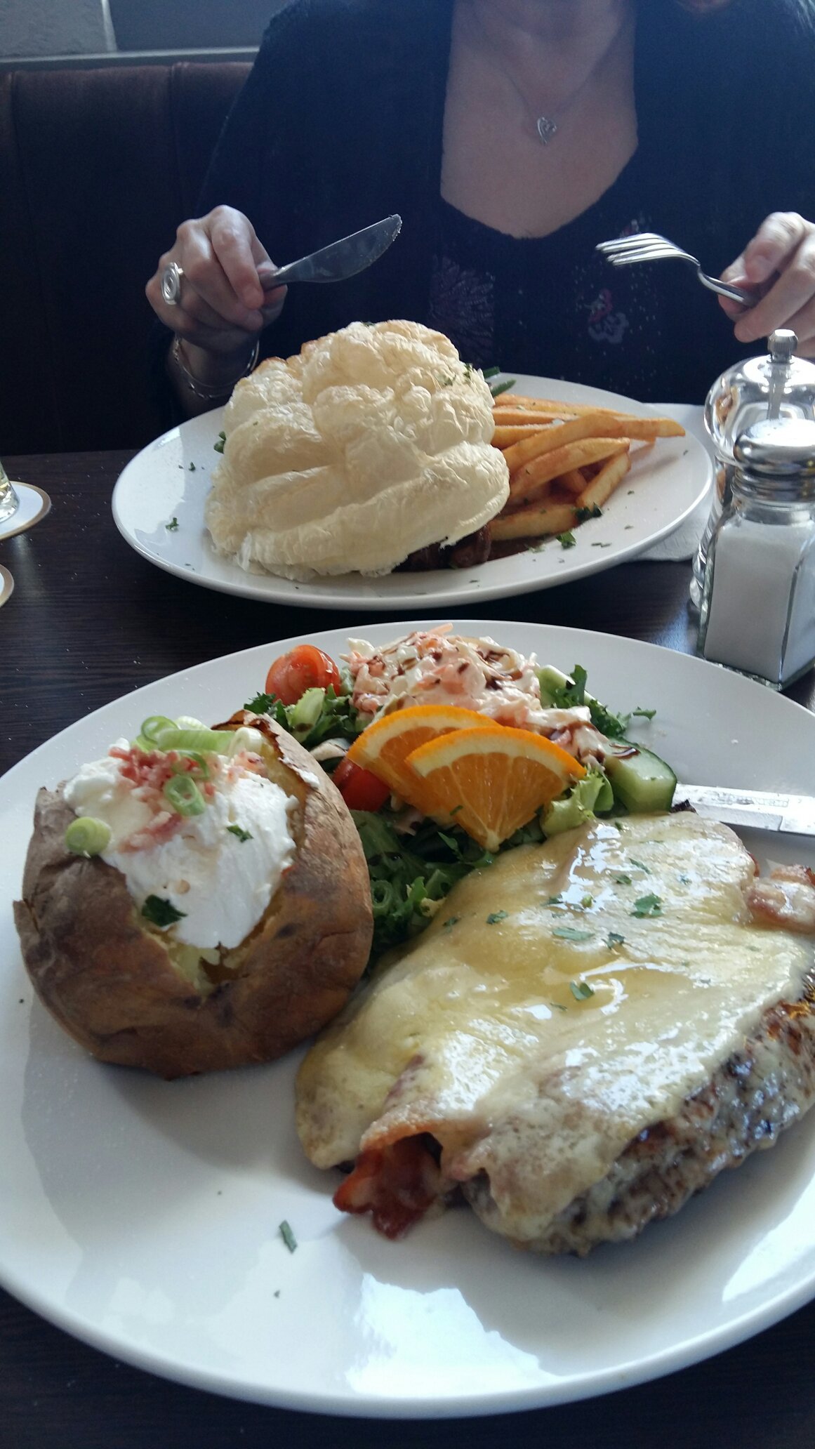 The Salmon Inn-官方