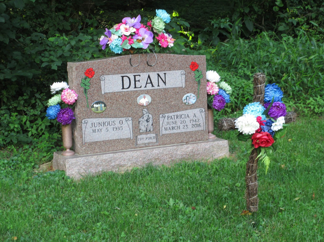 Dean Cemetery景点图片