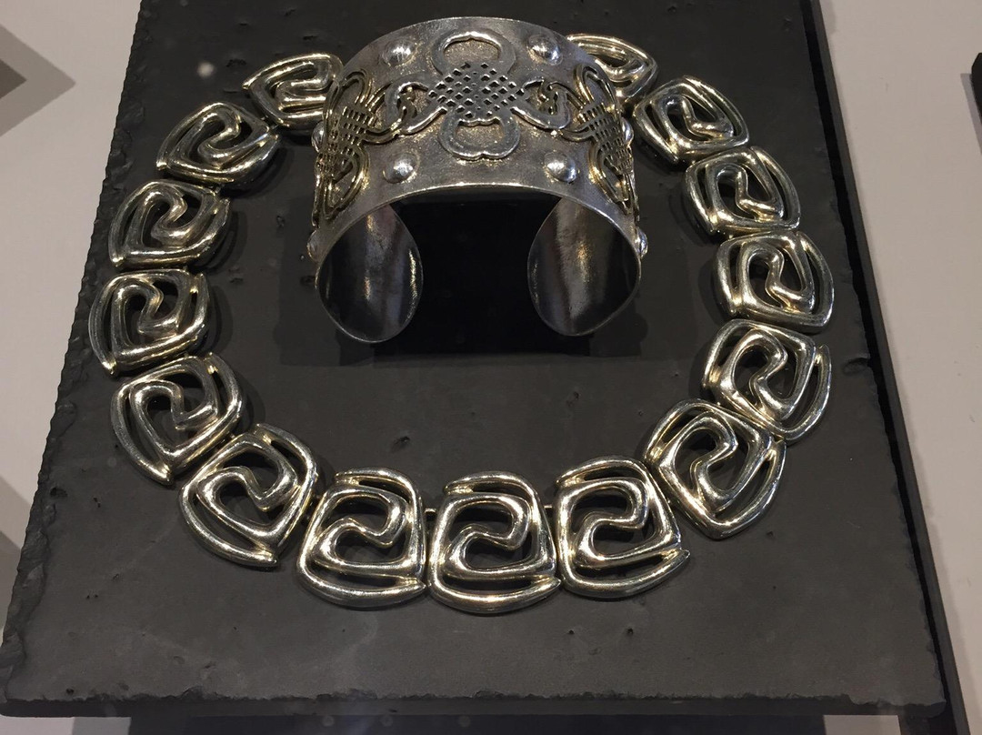 Raven's Heart Gallery-卡纳布必去景点