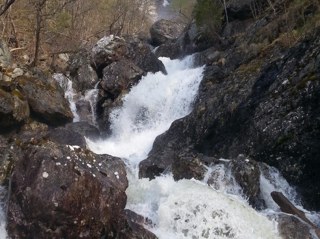 Stodnafossen Waterfalls景点图片