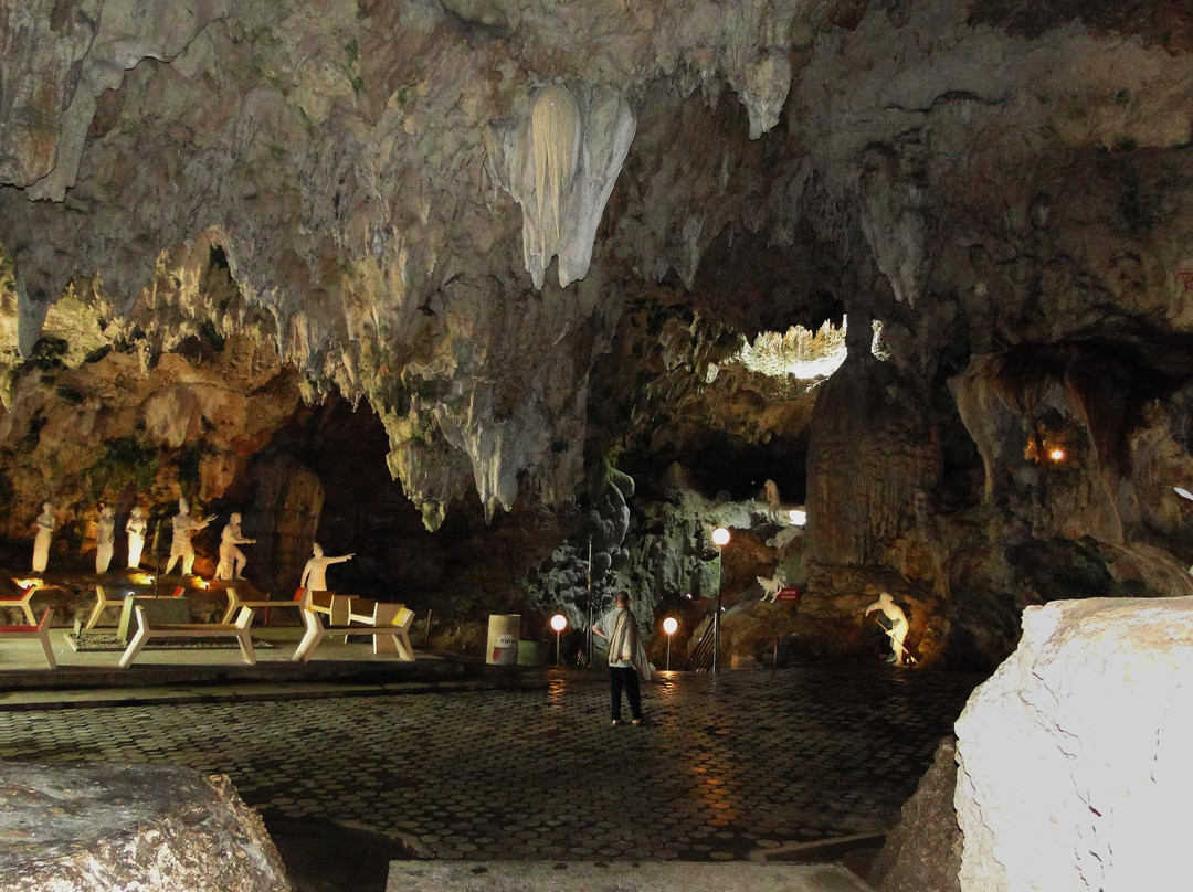Jatijajar Cave景点图片