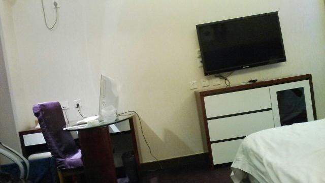 聚和帝居酒店-客卧