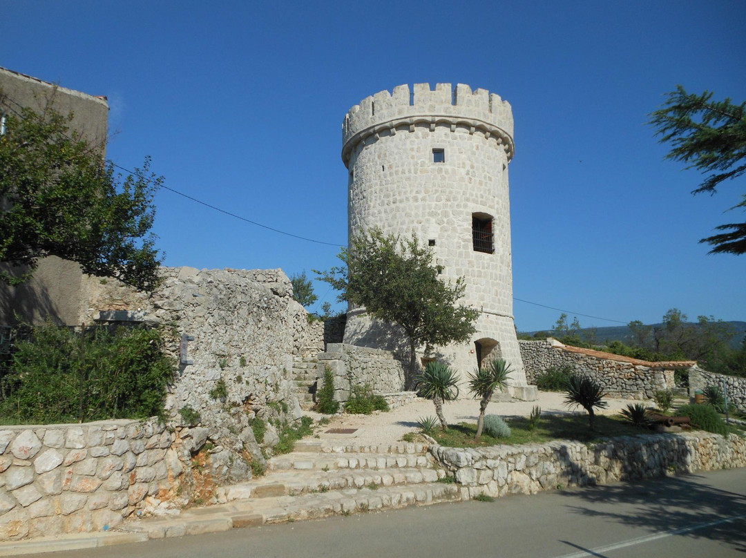 Cres Tower景点图片