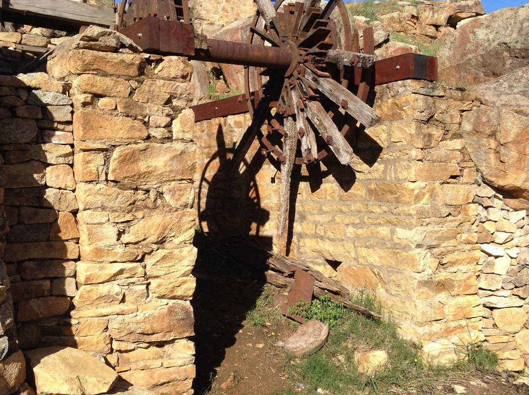 Adelong Falls Gold Mill Ruins景点图片