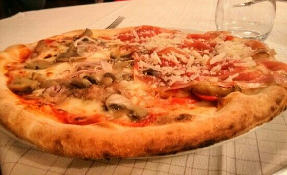 Santa Lucia del Mela餐馆和美食-La Taberna