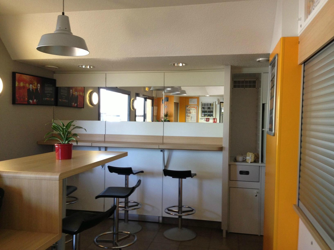 Enzo Hotels Green proximité Zenith d' Auvergne Ex F1 Formule 1 Clermont Ferrand Issoire Coudes主图