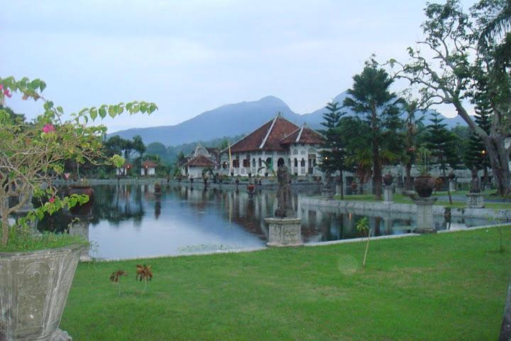 乌戎水皇宫-卡朗阿森必去景点