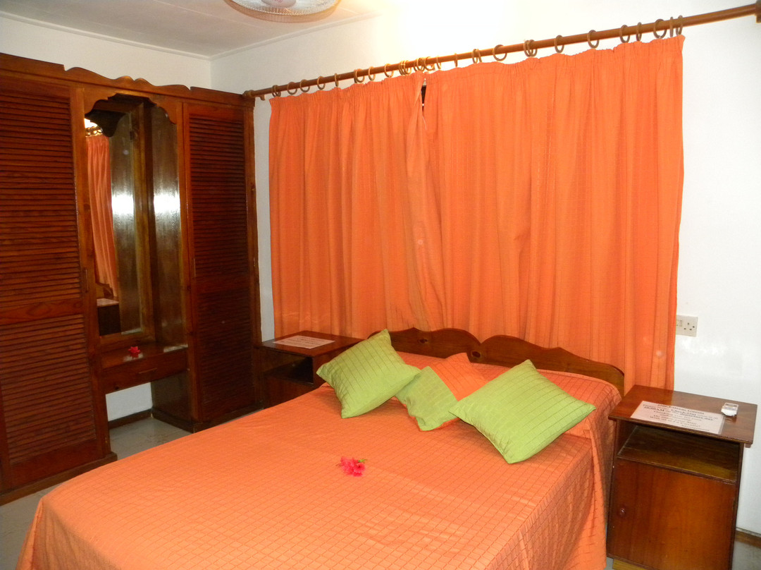 La Cuvette Hotel主图