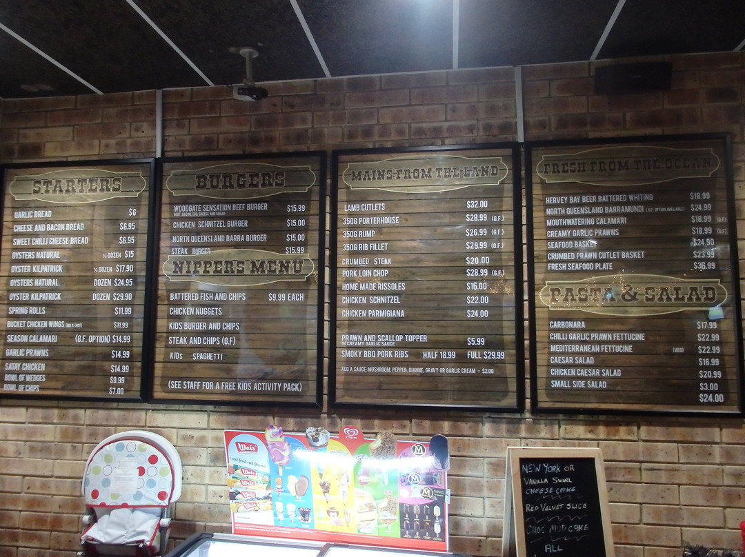 Woodgate Beach Hotel Motel主图