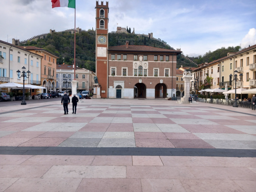 Piazza Castello O Piazza Degli Scacchi景点图片