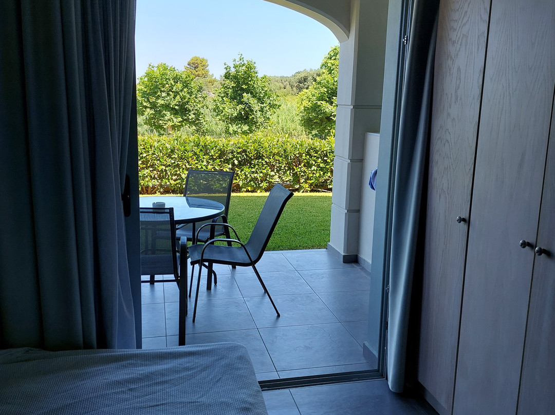 Astra Village Hotel & Suites主图
