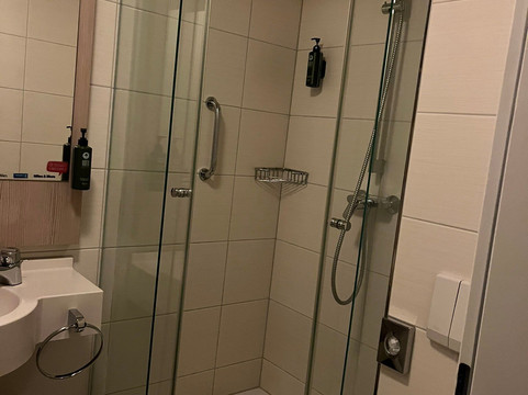 施塔德赫尔佐格维杜金德H+酒店主图