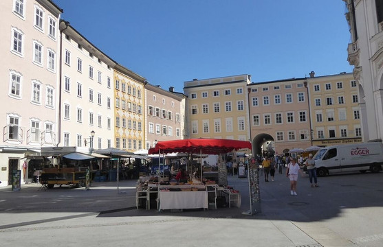 Universitatsplatz-萨尔茨堡必去景点