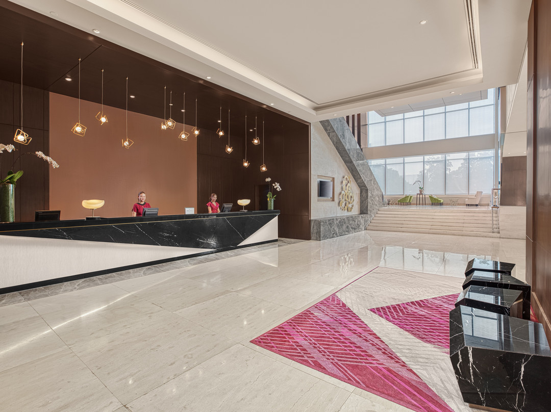 奎松市酒店住宿-皇冠假日商店街酒店