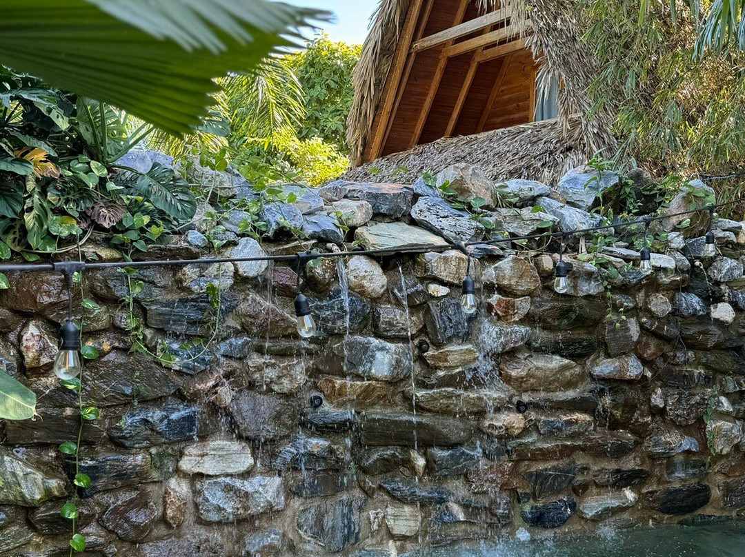 Chalet Tropical Hotel &  Bar Restaurant主图