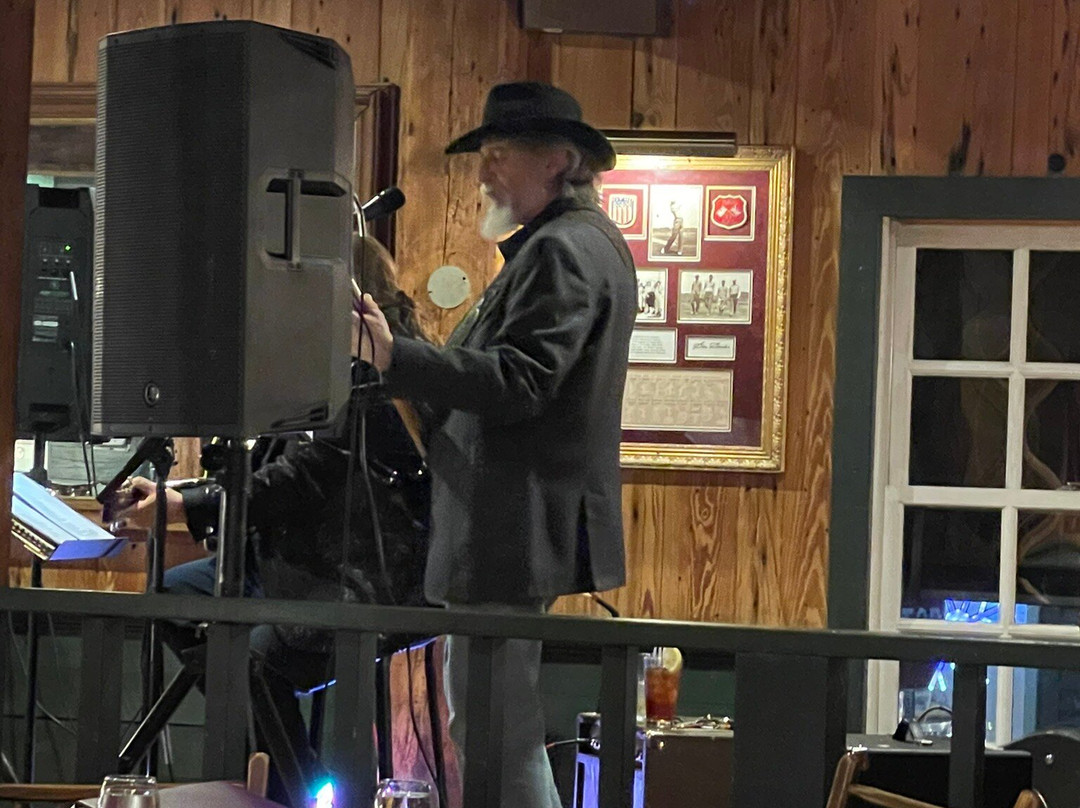 温泉村餐馆和美食-Sam Snead Tavern