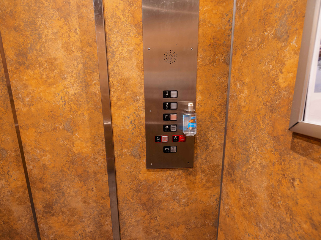 Coast Burbank Hotel主图