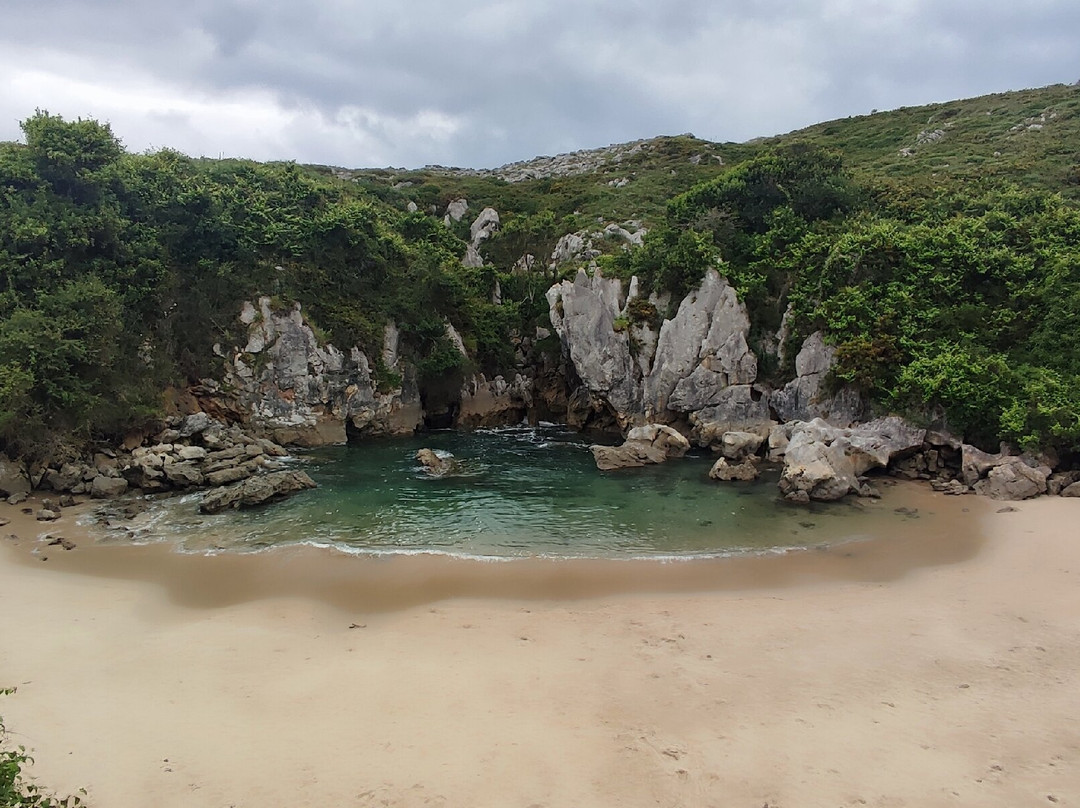 Playa de Gulpiyuri-利亚内斯必去景点