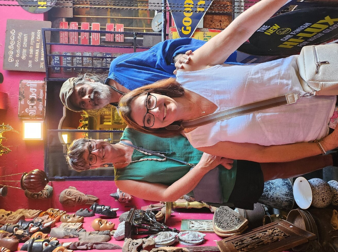 Waruna Antiques景点图片