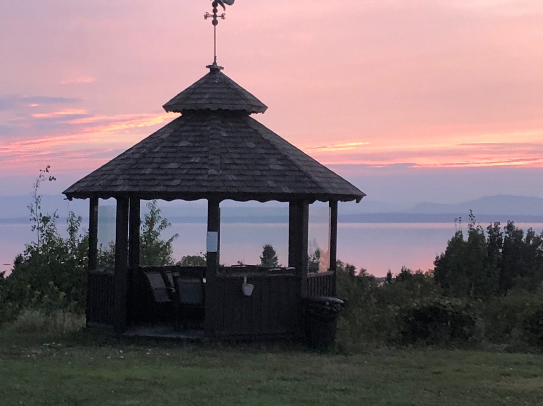 Motel Au Fleuve D'Argent Et Chalets主图