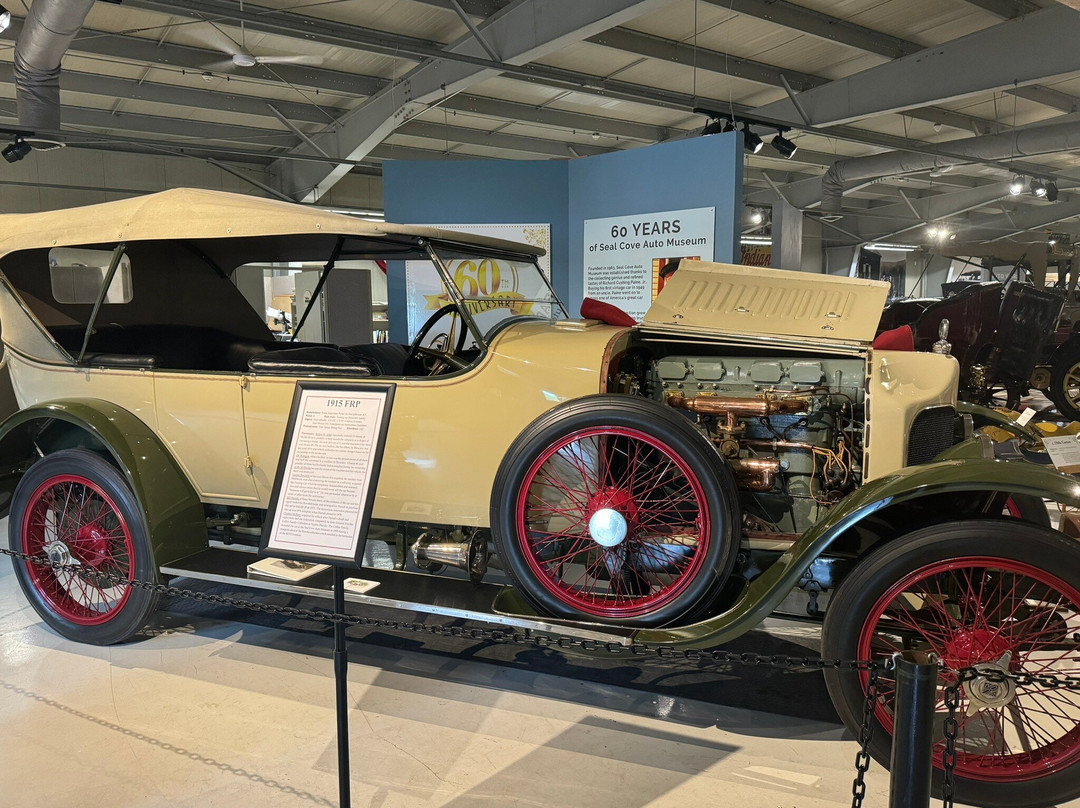 The Seal Cove Auto Museum景点图片