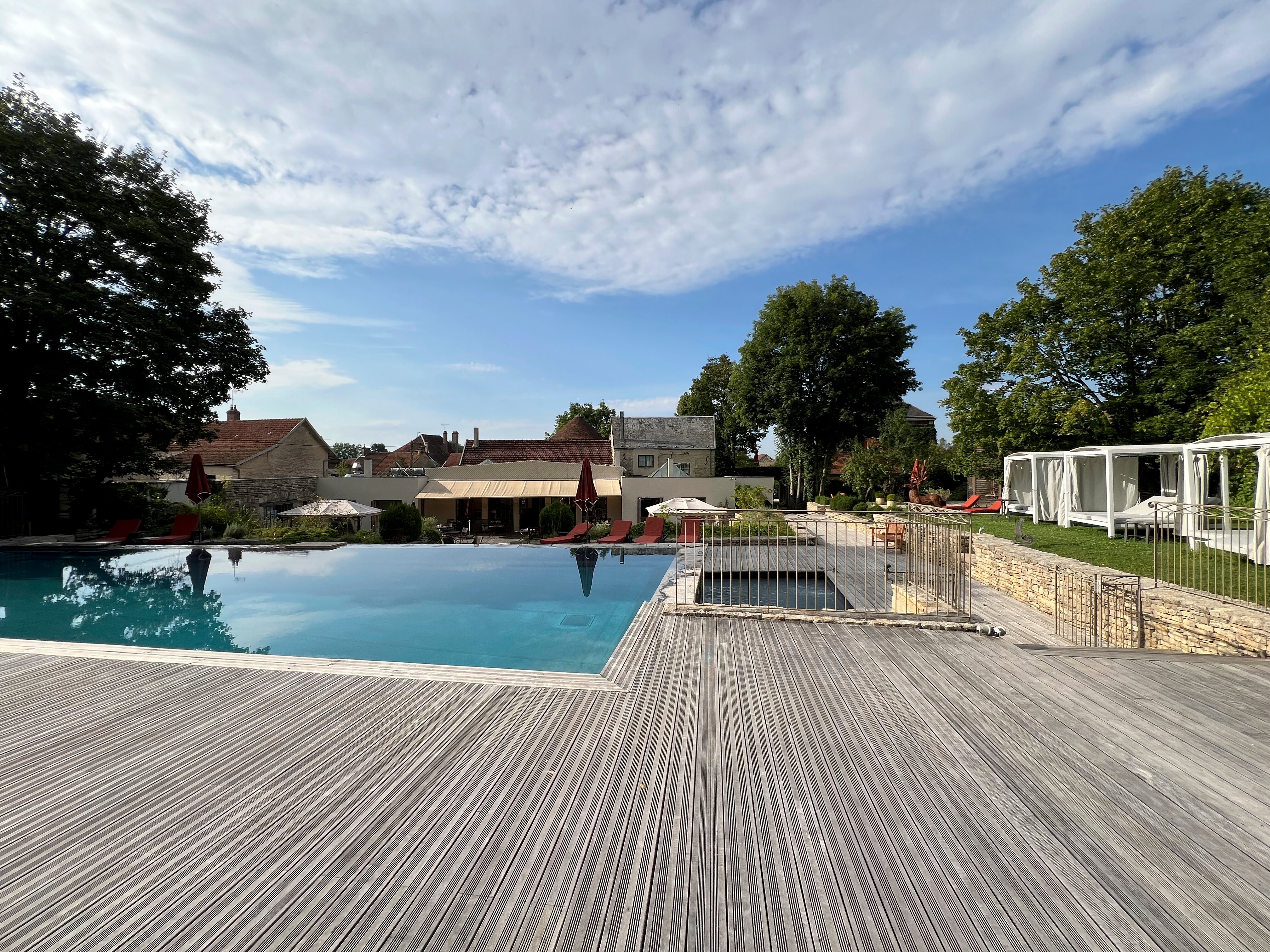 Le Chateau De Courban & Spa Nuxe-泳池