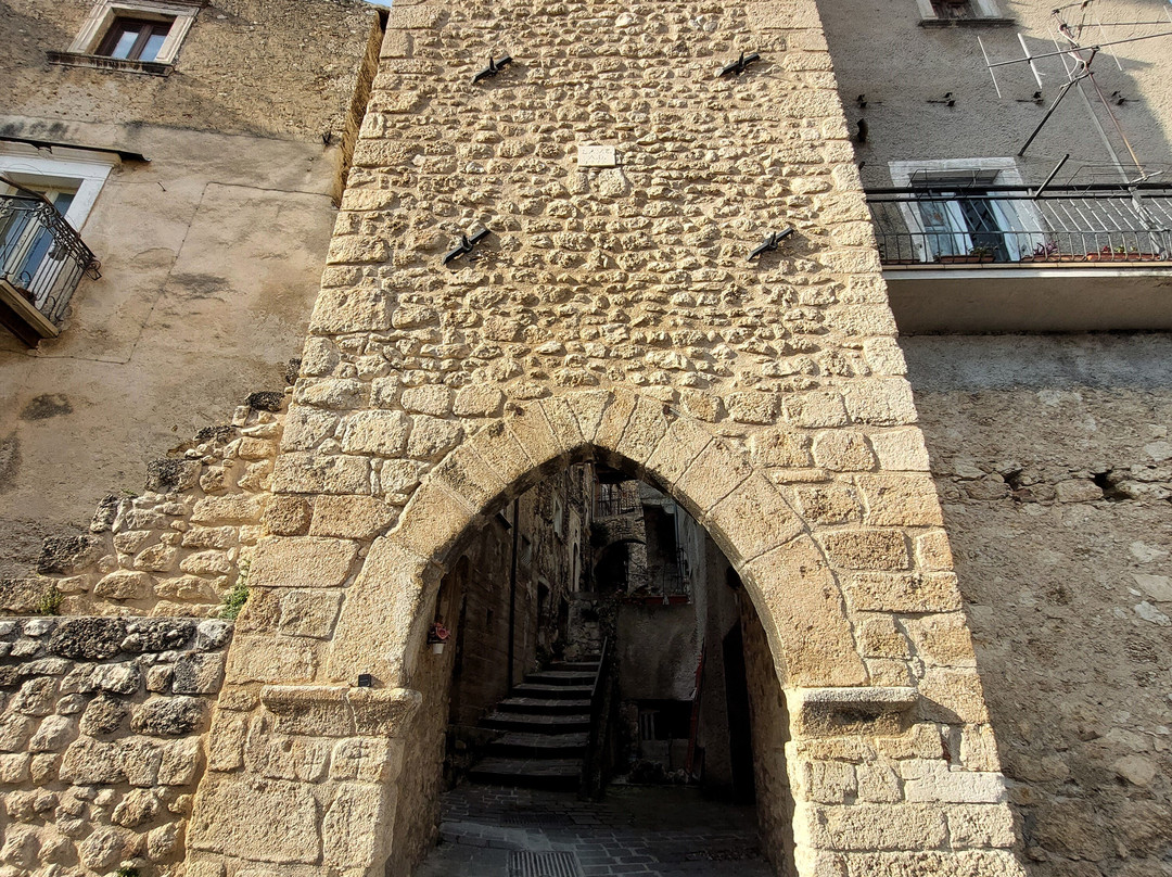 Porta San Martino-Castelvecchio Calvisio必去景点