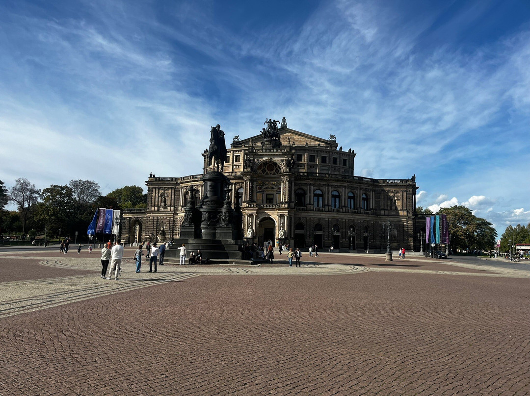 Theaterplatz-德累斯顿必去景点