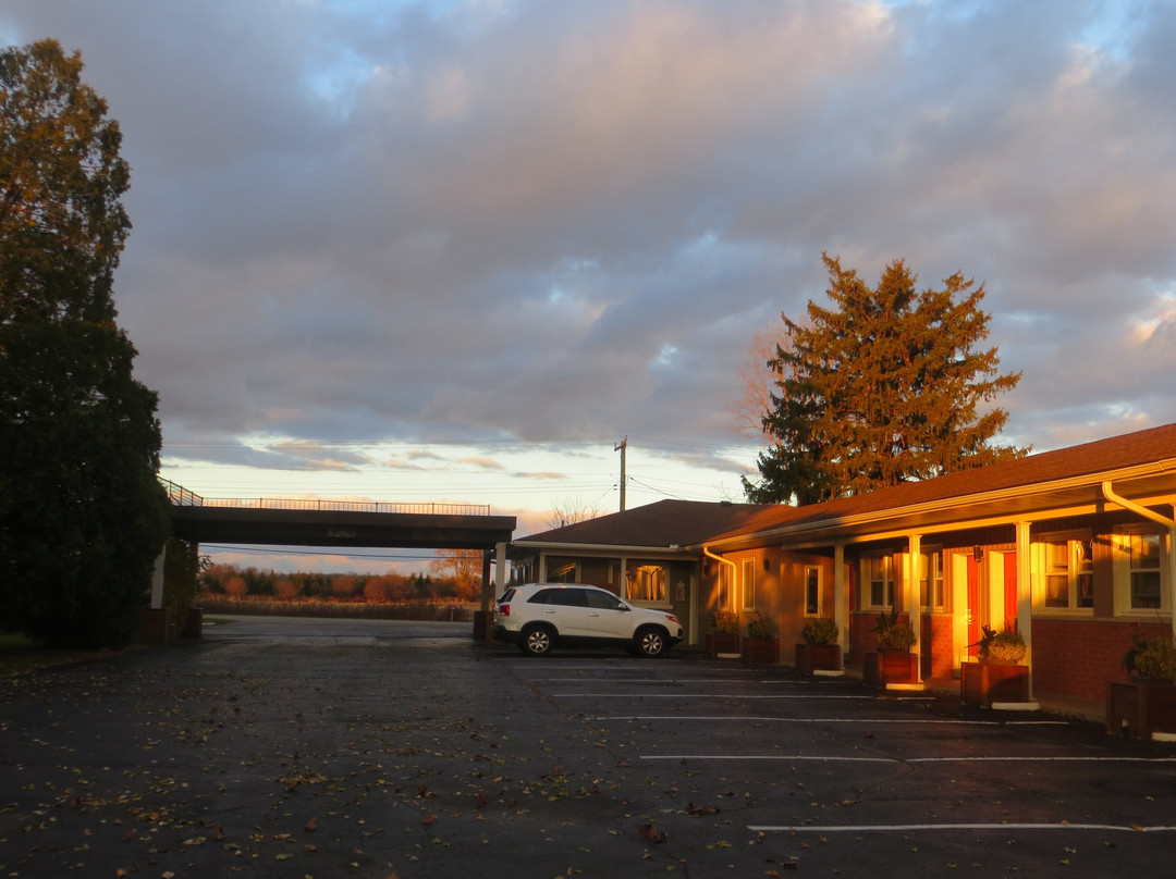 Cardinal Court Motel主图