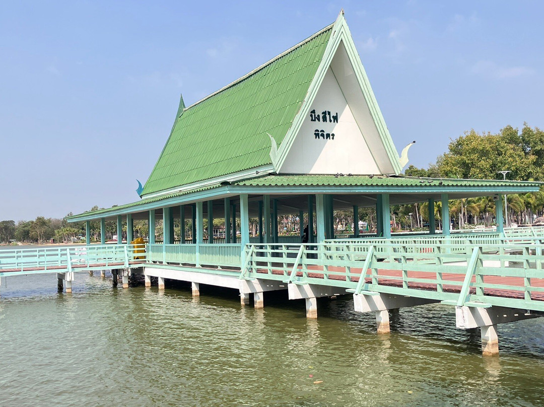 Bueng Si Fai-披集市必去景点