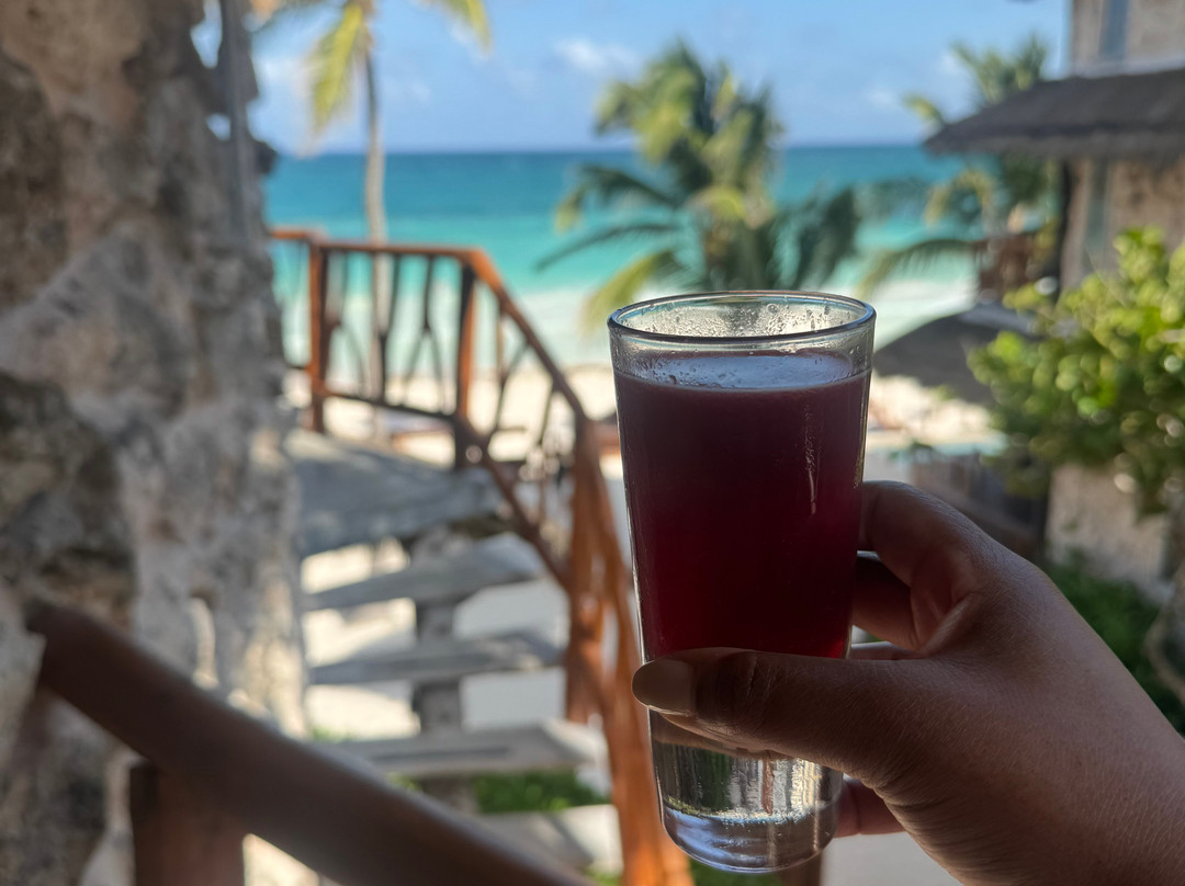 图兰阿赖耶阿华乌酒店主图