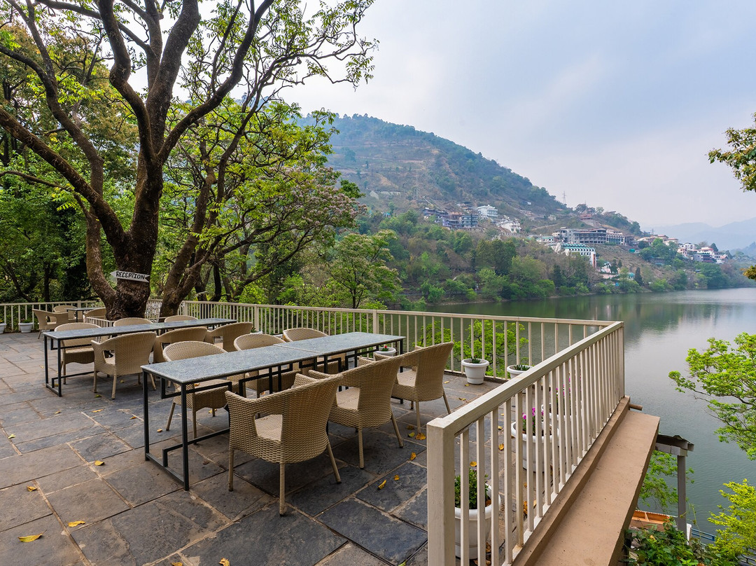 Bhujiyaghat酒店住宿-Echor Malusara Lakeview Retreat Bhimtal