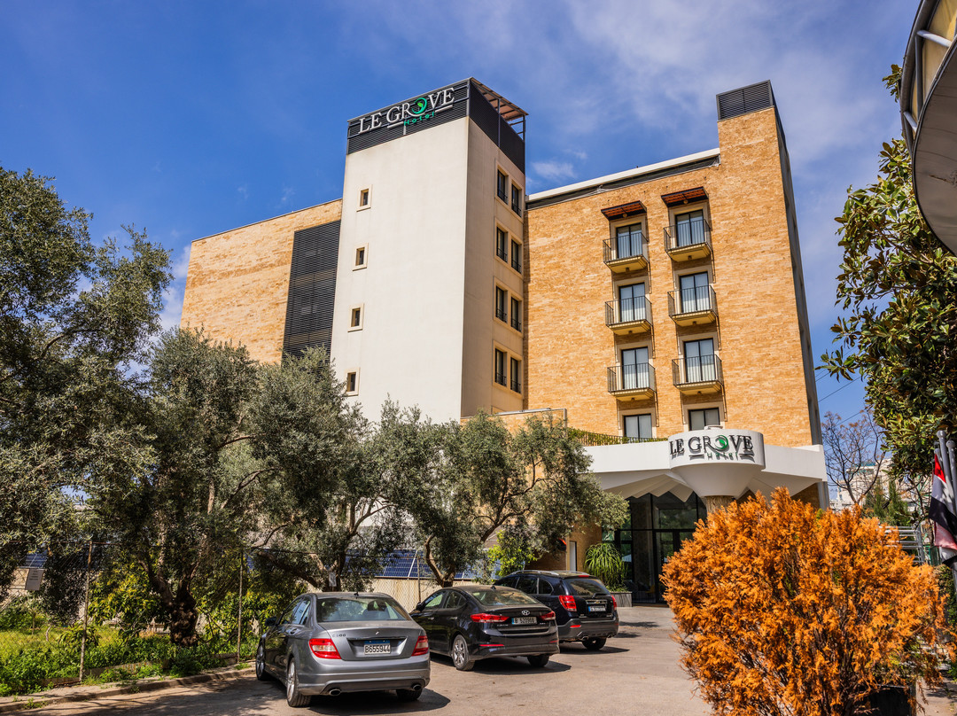 Le Grove Hotel