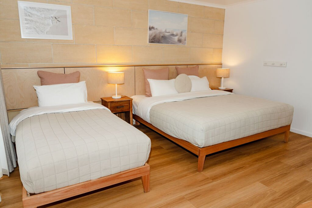 左舷汽车旅馆主图