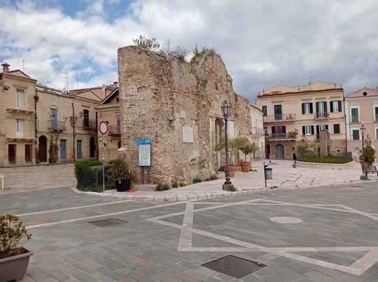Chiesa di San Pietro-瓦斯托必去景点